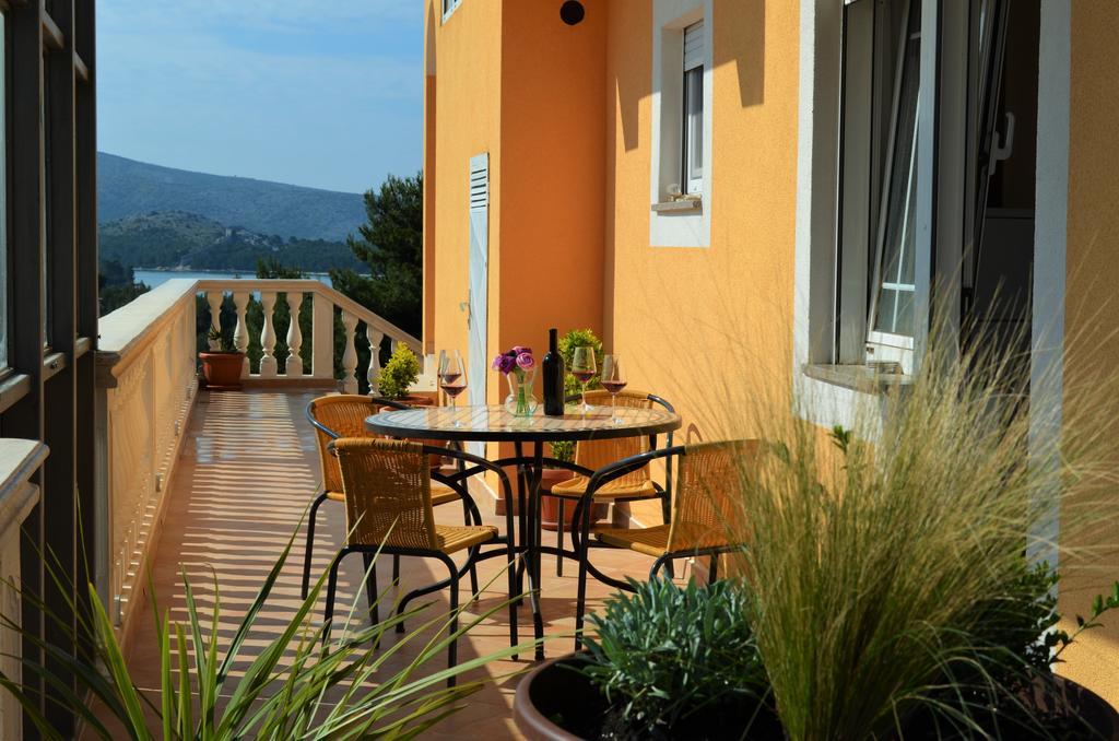 Apartments Villa Ra Zaboric Exterior photo