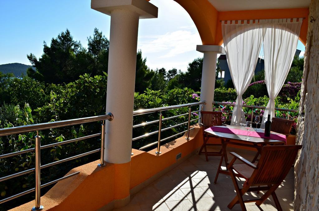 Apartments Villa Ra Zaboric Exterior photo
