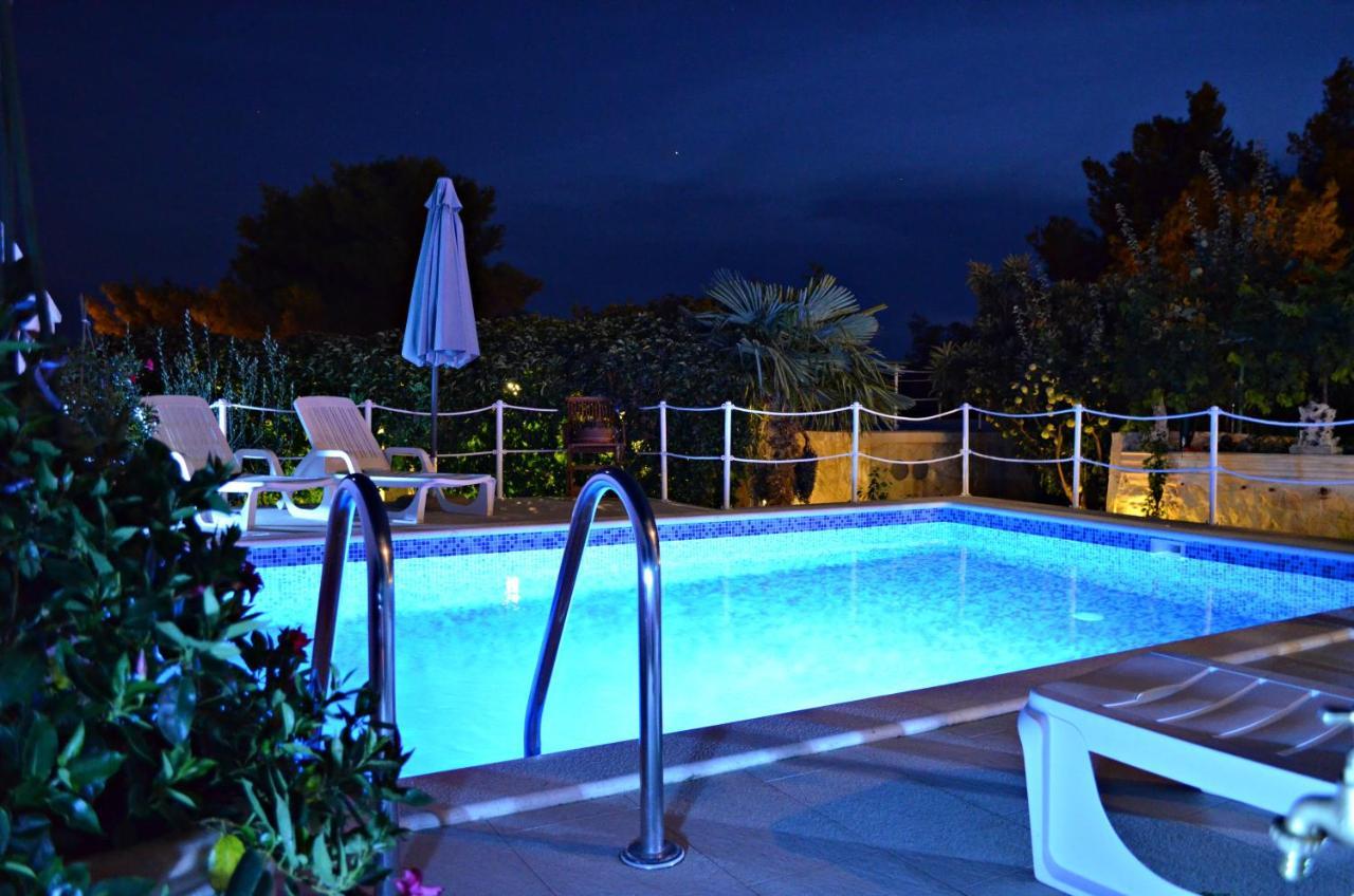 Apartments Villa Ra Zaboric Exterior photo
