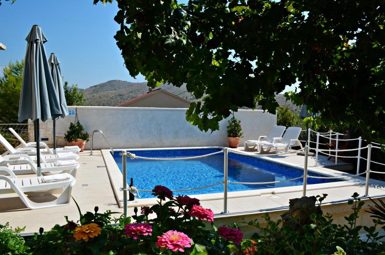 Apartments Villa Ra Zaboric Exterior photo